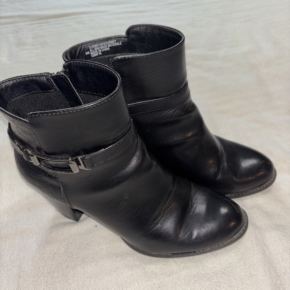 Eurosoft Sigourney Woman's 8M Ankle Boots Black Snakeskin‎ Texture Office